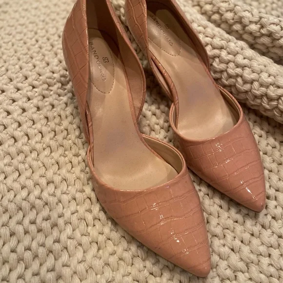Light Pink Bandolino Heels - Picture 2 of 4